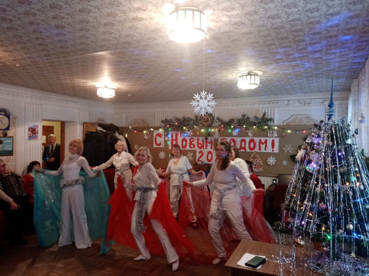 Валентин Левченко: В преддверии Нового года, в Центре социального обслуживания населения прошел праздничный концерт Валентин Левченко: В преддверии Нового года, в Центре социального обслуживания населения прошел праздничный концерт