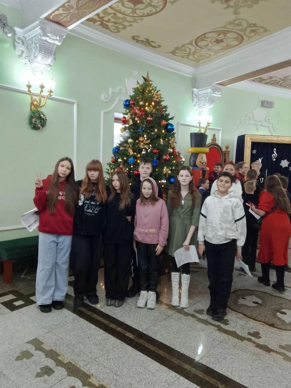 Николай Михайлов: Новый год укрепил дружбу между школами Старобешево и Бурятии Николай Михайлов: Новый год укрепил дружбу между школами Старобешево и Бурятии