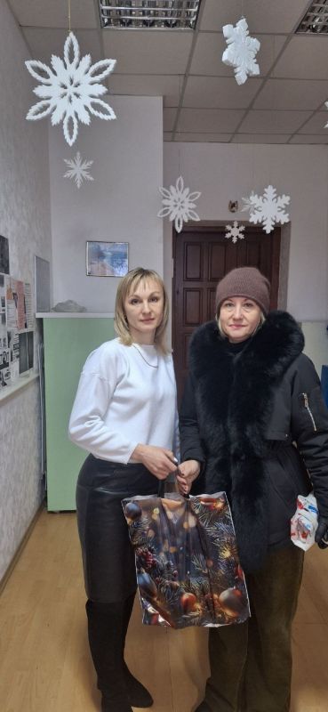 Руководство вагонного депо Ясиноватая Донецкого филиала ФГУП "Железные дороги Новороссии" совместно с председателем ППО 30 декабря 2025 года поздравили с наступающим Новым 2026 годом семьи погибших железнодорожников -... Руководство вагонного депо Ясиноватая Донецкого филиала ФГУП "Железные дороги Новороссии" совместно с председателем ППО 30 декабря 2025 года поздравили с наступающим Новым 2026 годом семьи погибших железнодорожников -...