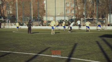 «Матч мира» в Донецке – бойцы и военнопленные встретились на одном футбольном поле