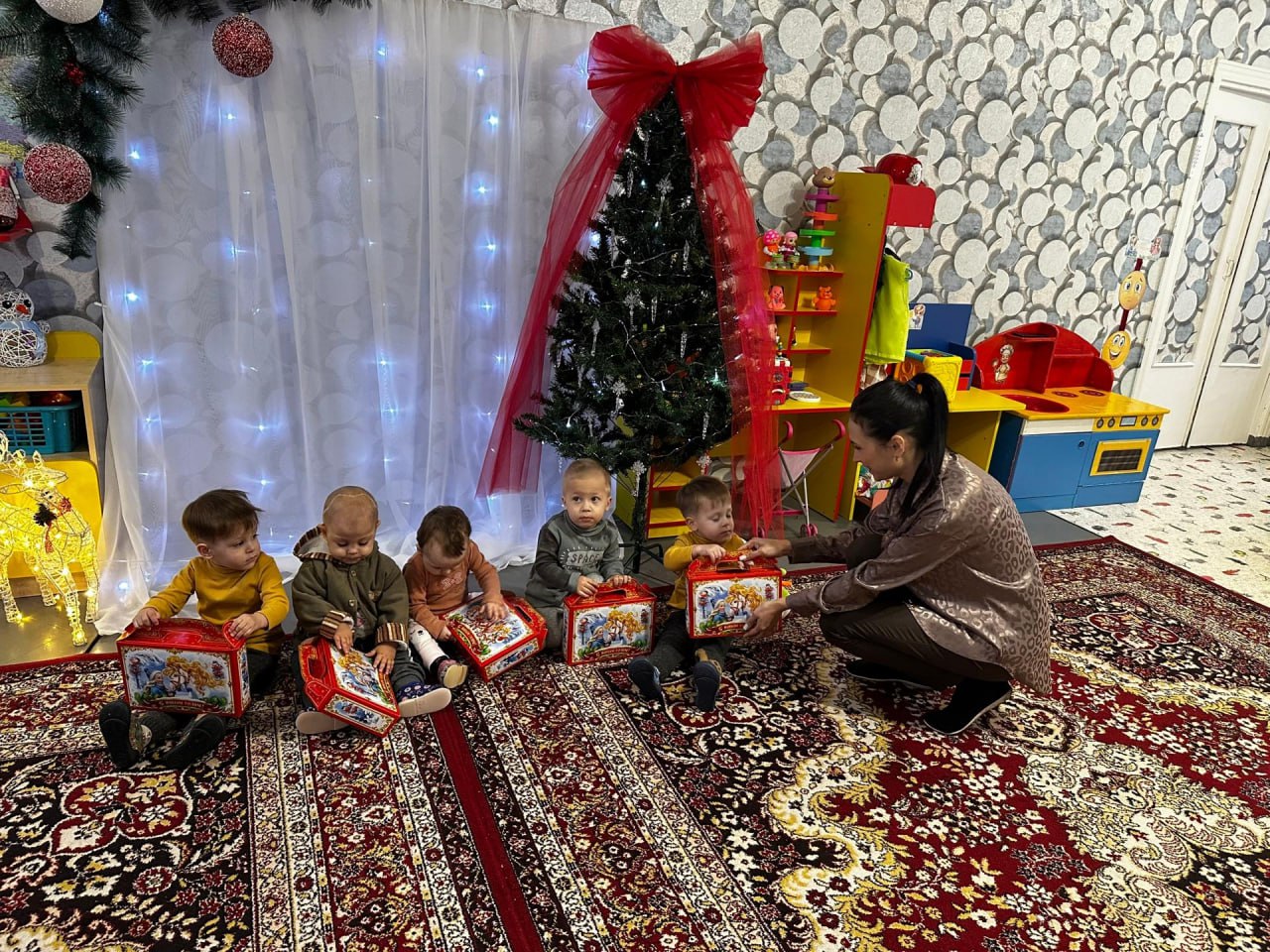 Воспитанникам детсада «Сказка» Кировского вручили подарки от Владимирской области