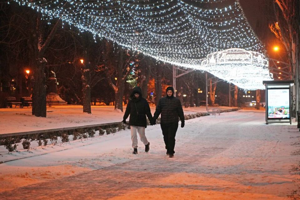 Корреспондент «КП Донецк» запечатлел, как преобразилась столица ДНР к Новому году Корреспондент «КП Донецк» запечатлел, как преобразилась столица ДНР к Новому году