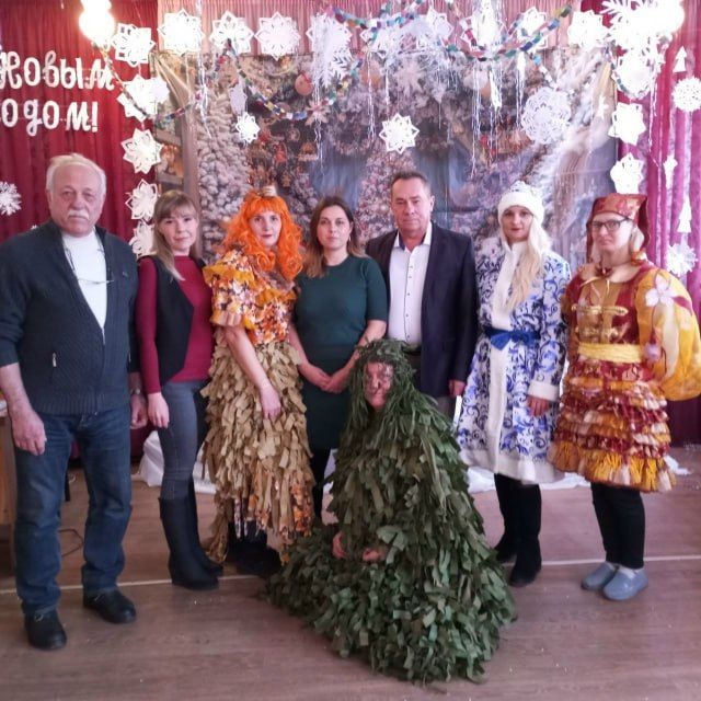 Новогоднее волшебство в Комплексном центре социального обслуживания города Снежное Новогоднее волшебство в Комплексном центре социального обслуживания города Снежное