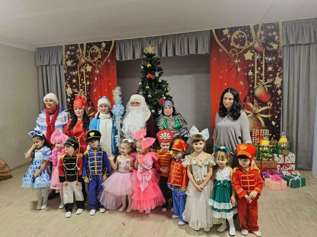 В образовательных учреждениях Кировского прошли новогодние утренники В образовательных учреждениях Кировского прошли новогодние утренники