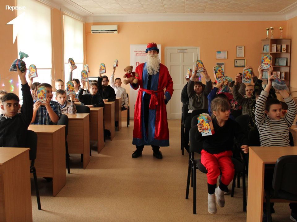 Сквозь зимнюю вьюгу – счастье в каждое учреждение! Сквозь зимнюю вьюгу – счастье в каждое учреждение!