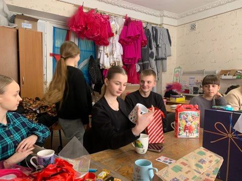 В Старобешевском округе состоялась новогодняя игровая программа «В Новый год с улыбкой» В Старобешевском округе состоялась новогодняя игровая программа «В Новый год с улыбкой»