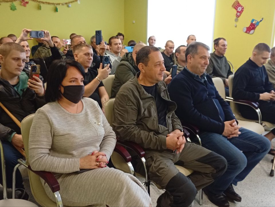 Константин Зинченко: В преддверии Нового года особенно важно чувствовать поддержку и заботу Константин Зинченко: В преддверии Нового года особенно важно чувствовать поддержку и заботу