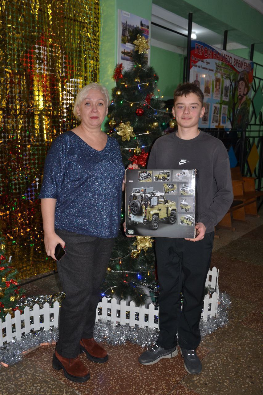 Эстафета добра продолжается: Депутаты подарили волшебство детям Дебальцево в рамках «Ёлки желаний» Эстафета добра продолжается: Депутаты подарили волшебство детям Дебальцево в рамках «Ёлки желаний»