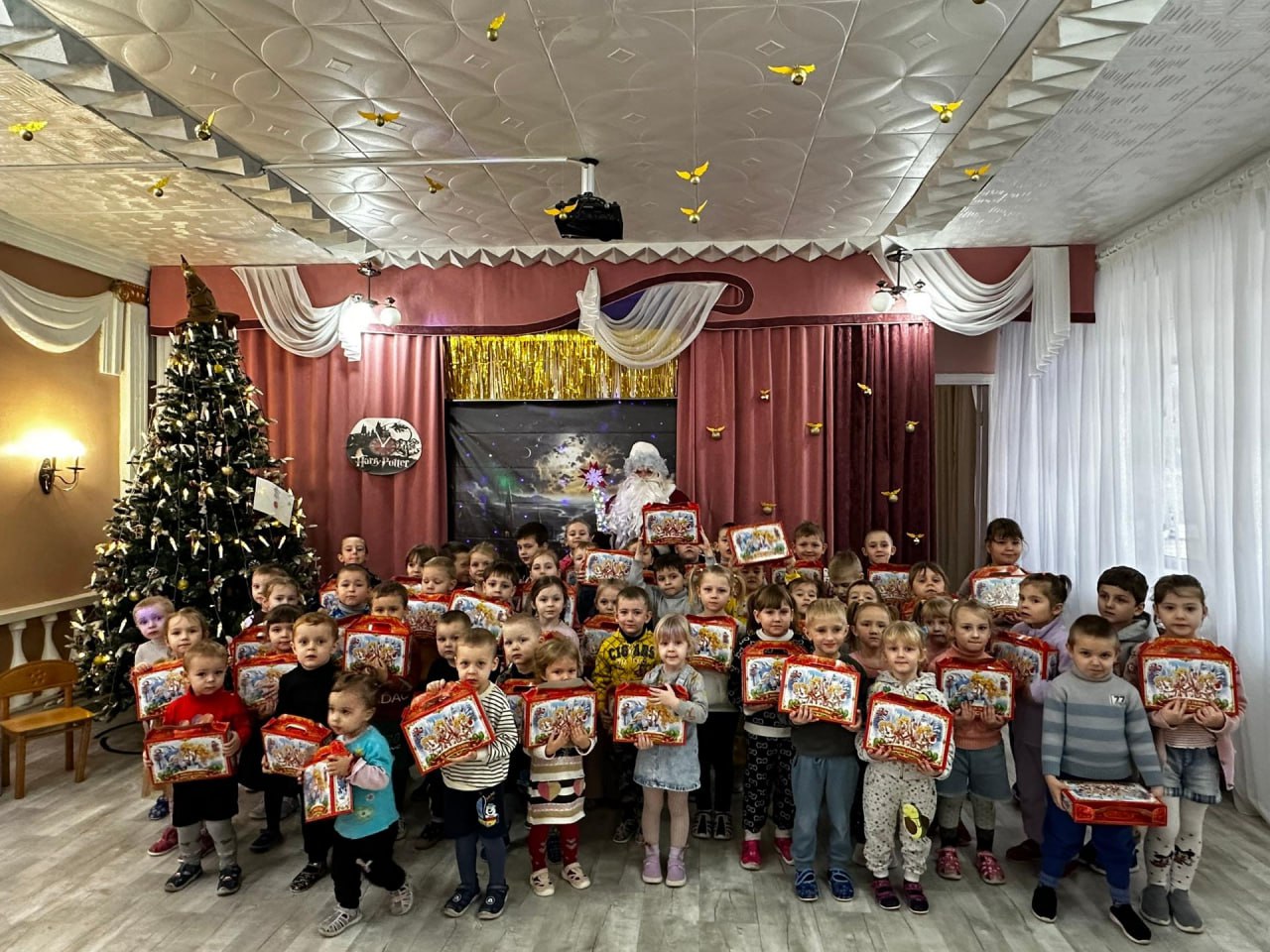 Воспитанникам детсада «Сказка» Кировского вручили подарки от Владимирской области Воспитанникам детсада «Сказка» Кировского вручили подарки от Владимирской области