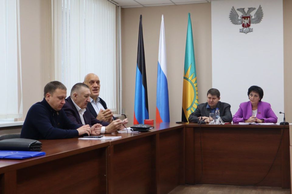 Валентина Харлашка: 30 декабря провела 64 заседание Макеевского городского совета Донецкой Народной Республики Валентина Харлашка: 30 декабря провела 64 заседание Макеевского городского совета Донецкой Народной Республики