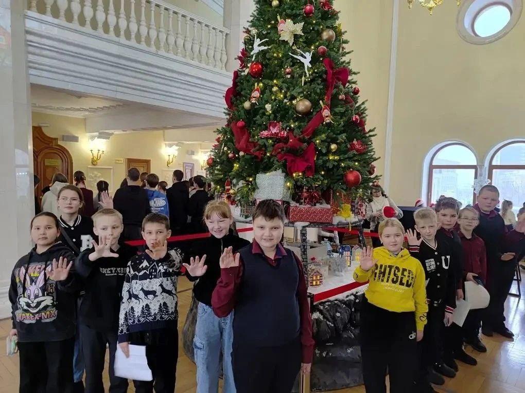 Николай Михайлов: Новый год укрепил дружбу между школами Старобешево и Бурятии Николай Михайлов: Новый год укрепил дружбу между школами Старобешево и Бурятии