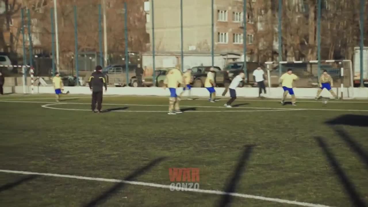 «Матч мира» в Донецке – бойцы и военнопленные встретились на одном футбольном поле