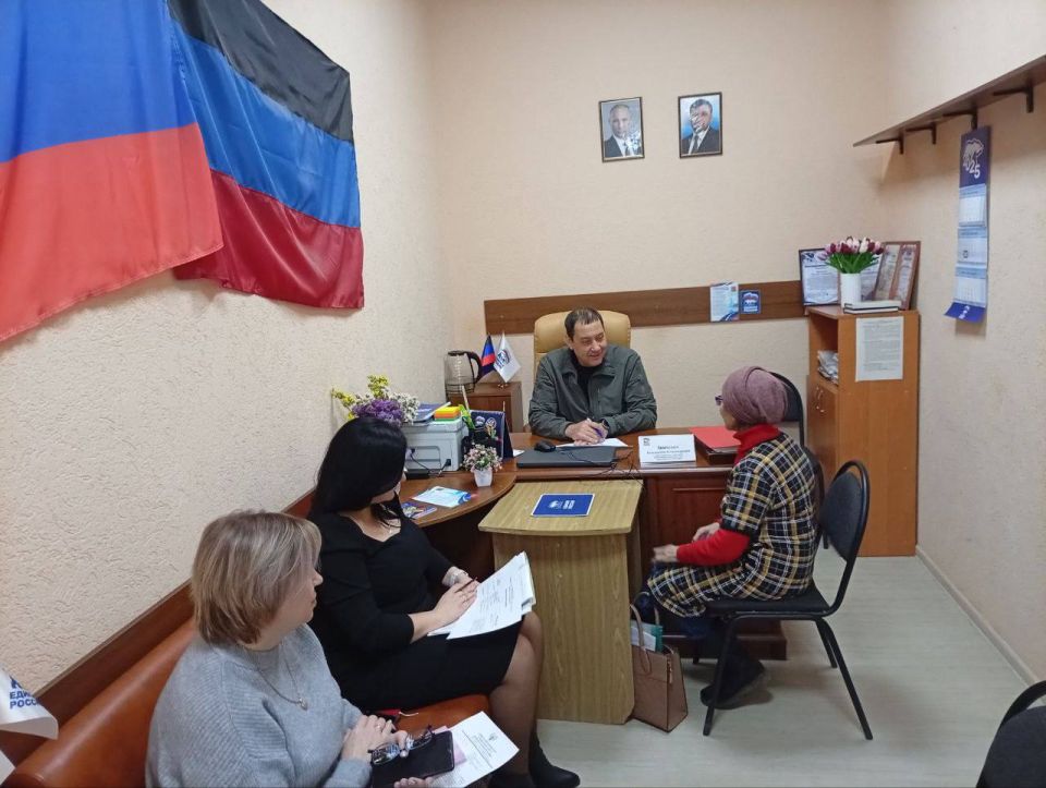 Константин Зинченко: Уважаемые коллеги, однопартийцы, дорогие жители! Константин Зинченко: Уважаемые коллеги, однопартийцы, дорогие жители!