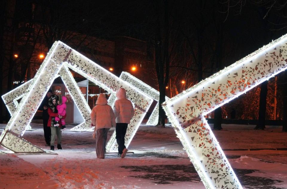 Корреспондент «КП Донецк» запечатлел, как преобразилась столица ДНР к Новому году Корреспондент «КП Донецк» запечатлел, как преобразилась столица ДНР к Новому году
