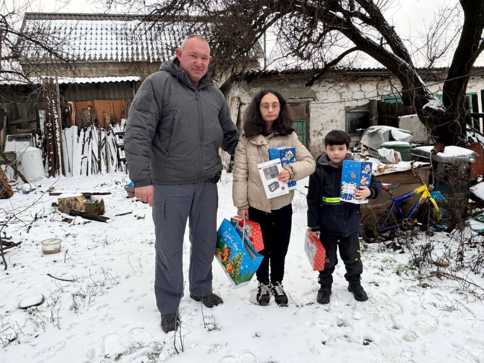 Депутаты исполняют детские новогодние желания Депутаты исполняют детские новогодние желания