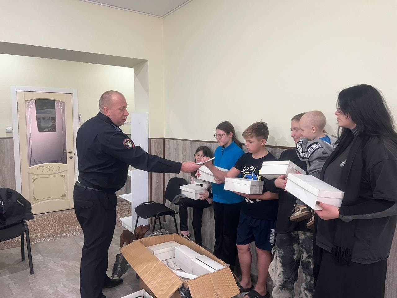 Транспортные полицейские Донецка приняли участие во всероссийской акции «Полицейский Дед Мороз» Транспортные полицейские Донецка приняли участие во всероссийской акции «Полицейский Дед Мороз»