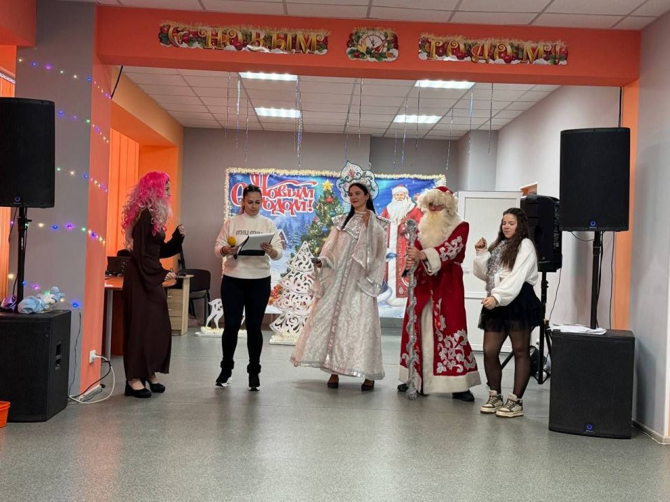 Юные гости молодёжного отдела Светлодарского городского Дворца культуры стали участниками настоящего "Новогоднего переполоха" Юные гости молодёжного отдела Светлодарского городского Дворца культуры стали участниками настоящего "Новогоднего переполоха"