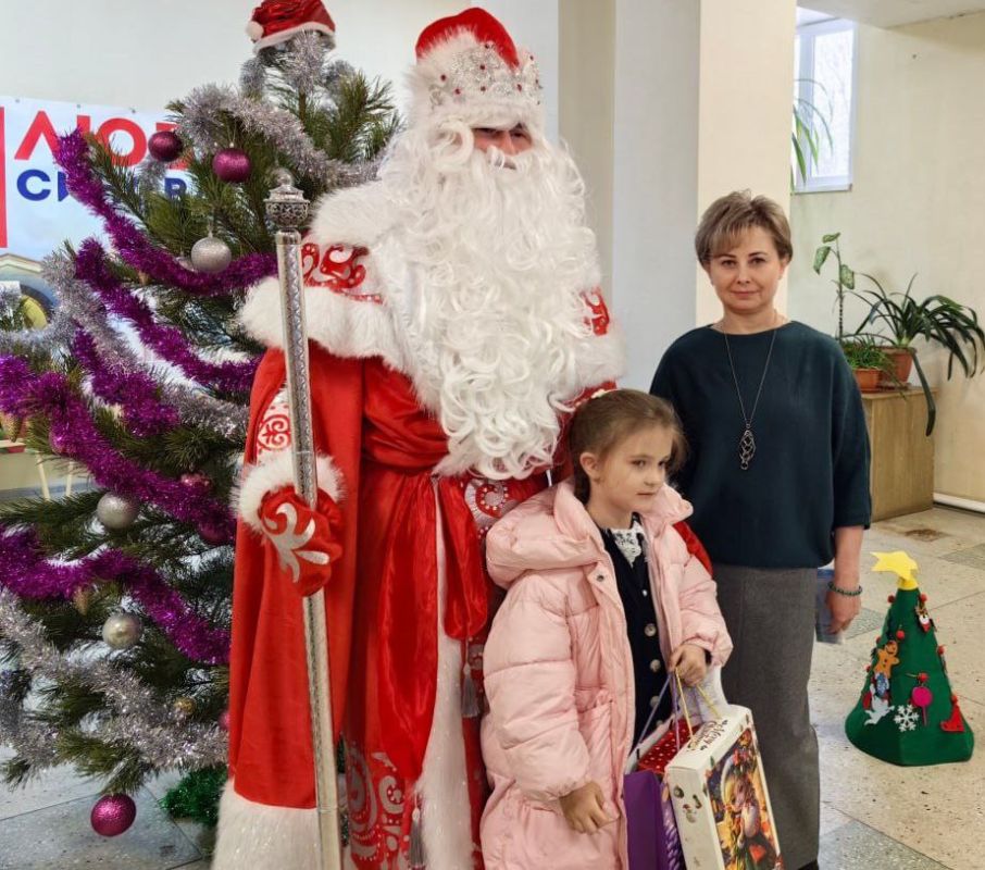 Под Новый год каждый из нас надеется на чудо и особенно дети, которые нуждаются в нем в силу обстоятельств больше других Под Новый год каждый из нас надеется на чудо и особенно дети, которые нуждаются в нем в силу обстоятельств больше других