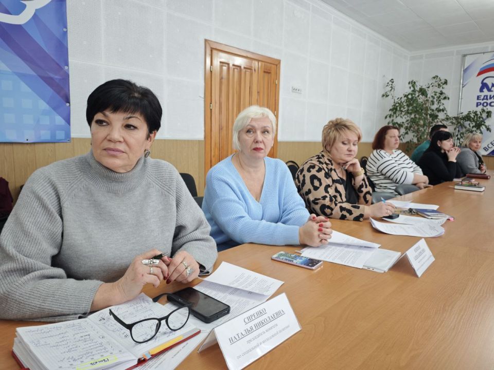 Заседание Дебальцевского городского совета Донецкой Народной Республики первого созыва Заседание Дебальцевского городского совета Донецкой Народной Республики первого созыва