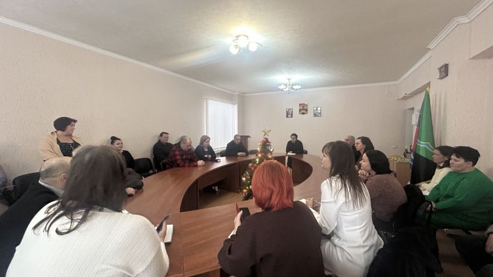 В Ждановке прошло аппаратное совещание с руководителями учреждений города В Ждановке прошло аппаратное совещание с руководителями учреждений города