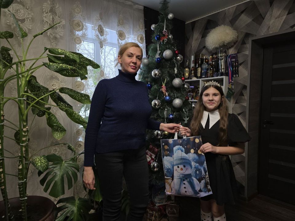 В преддверии Нового 2026 года в городском округе Дебальцево снова проходит традиционная акция "Ёлка желаний" В преддверии Нового 2026 года в городском округе Дебальцево снова проходит традиционная акция "Ёлка желаний"