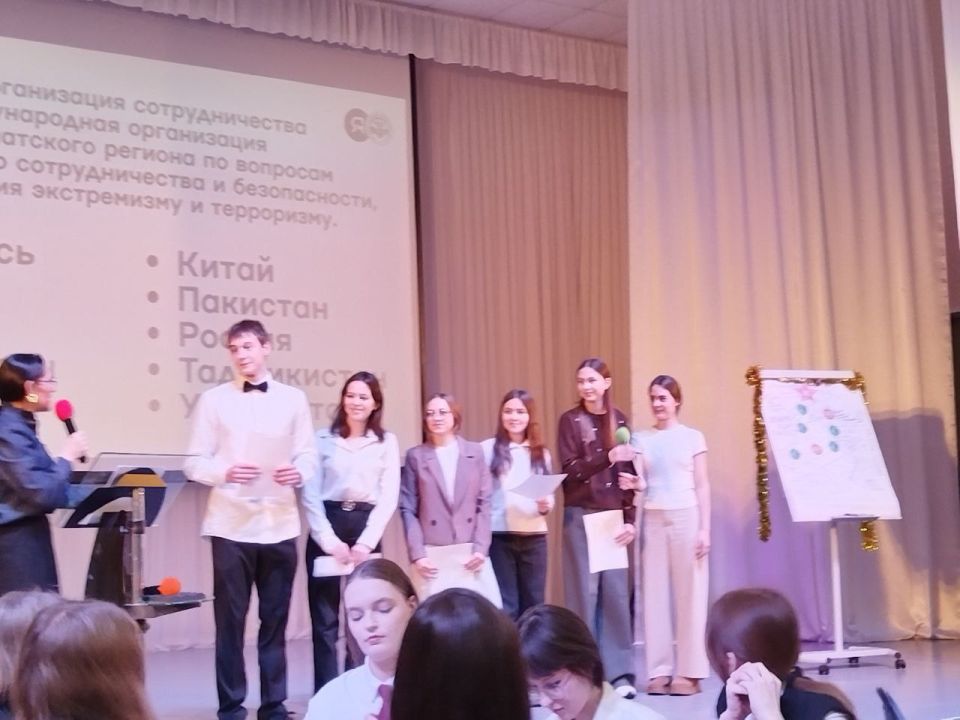 Юные дипломаты Волновахского округа на Дипломатическом приёме: обмен опытом и новые горизонты Юные дипломаты Волновахского округа на Дипломатическом приёме: обмен опытом и новые горизонты