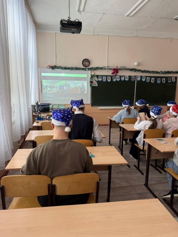 Щекинцы провели новогодний телемост с ребятами из Мариуполя Щекинцы провели новогодний телемост с ребятами из Мариуполя