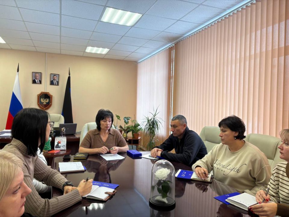 Глава Тельмановского округа подвела итоги уходящего года с секретарями первичных отделений Глава Тельмановского округа подвела итоги уходящего года с секретарями первичных отделений
