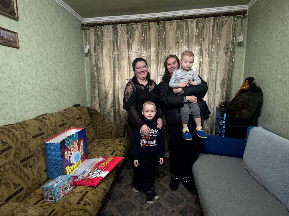 Депутаты исполняют детские новогодние желания Депутаты исполняют детские новогодние желания