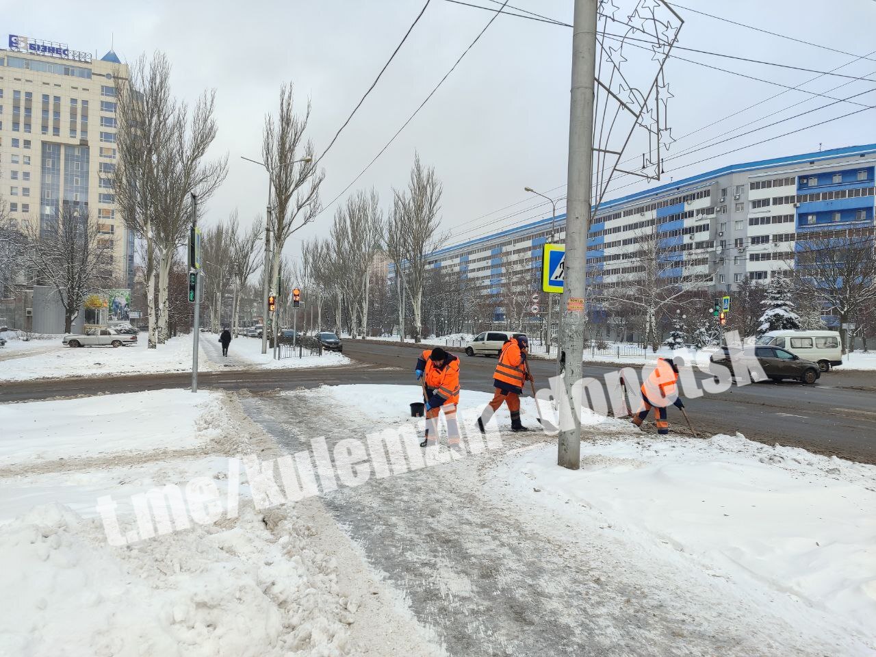 Алексей Кулемзин: Работники предприятия «Дорожно-ремонтно строительное управление» работают над устранением последствий снегопада Алексей Кулемзин: Работники предприятия «Дорожно-ремонтно строительное управление» работают над устранением последствий снегопада