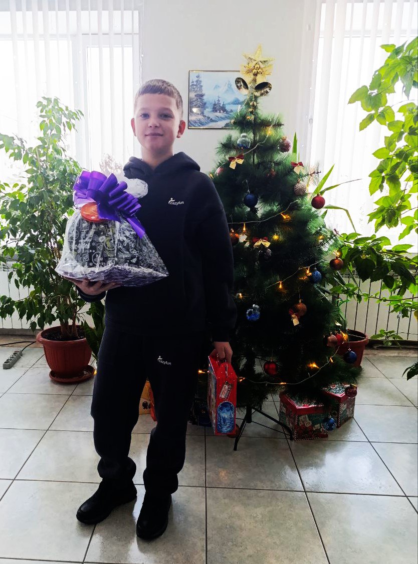 Детям Ждановки вручили подарки от губернатора Магаданской области Детям Ждановки вручили подарки от губернатора Магаданской области