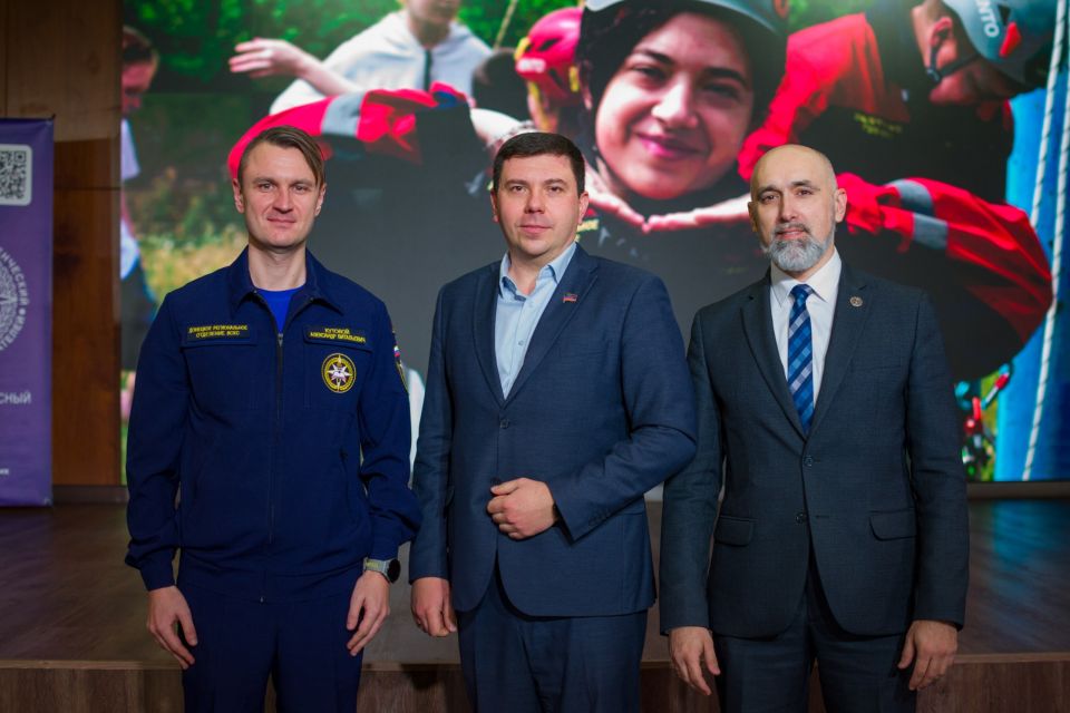 К 2026 году готовы. Добровольцы Донецкого РО ВСКС отметили День спасателя и провели уходящий год уже традиционным торжественным мероприятием К 2026 году готовы. Добровольцы Донецкого РО ВСКС отметили День спасателя и провели уходящий год уже традиционным торжественным мероприятием