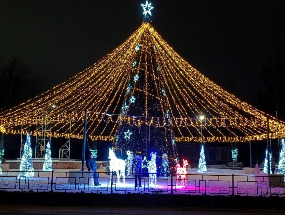 С наступающим Новым годом! С наступающим Новым годом!