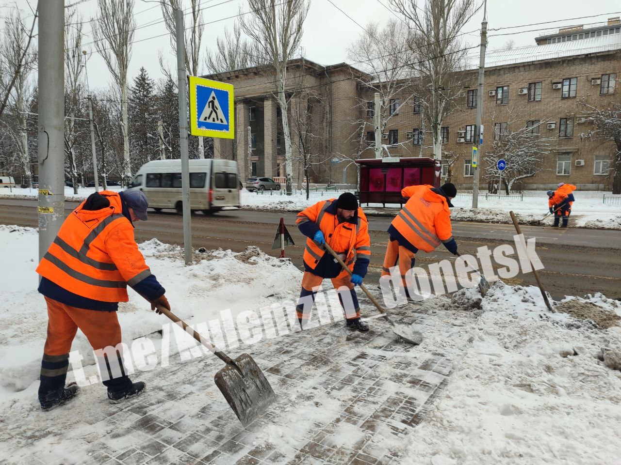 Алексей Кулемзин: Работники предприятия «Дорожно-ремонтно строительное управление» работают над устранением последствий снегопада Алексей Кулемзин: Работники предприятия «Дорожно-ремонтно строительное управление» работают над устранением последствий снегопада