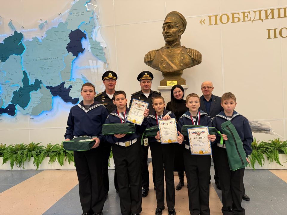Санкт-Петербург поздравил курсантов Нахимовского военно-морского училища города-побратима Мариуполя с наступающим Новым годом! Санкт-Петербург поздравил курсантов Нахимовского военно-морского училища города-побратима Мариуполя с наступающим Новым годом!