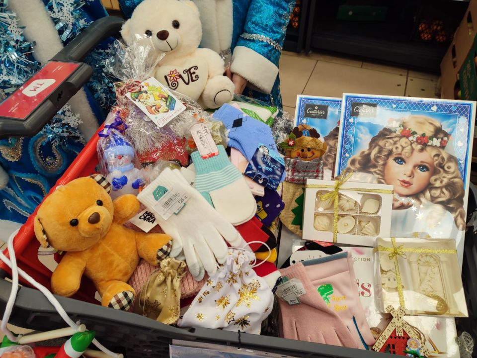 Новый год в каждый дом!. В Пролетарском районе города Донецка в рамках Всероссийского мероприятия «Новый год в каждый дом» состоялась акция «Корзина добра», направленная на организацию сбора теплых вещей, новогодних товаров... Новый год в каждый дом!. В Пролетарском районе города Донецка в рамках Всероссийского мероприятия «Новый год в каждый дом» состоялась акция «Корзина добра», направленная на организацию сбора теплых вещей, новогодних товаров...