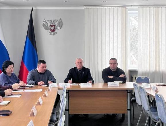 Евгений Поплавский: Вчера провел аппаратное совещание с руководителями ведомств и представителями силовых структур