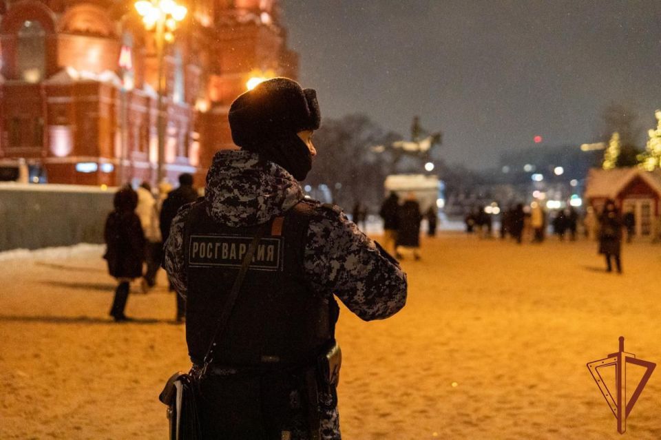 Около 10 тысяч росгвардейцев обеспечивали безопасность в регионах Центральной России в новогоднюю ночь Около 10 тысяч росгвардейцев обеспечивали безопасность в регионах Центральной России в новогоднюю ночь