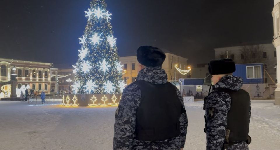 Около 10 тысяч росгвардейцев обеспечивали безопасность в регионах Центральной России в новогоднюю ночь Около 10 тысяч росгвардейцев обеспечивали безопасность в регионах Центральной России в новогоднюю ночь