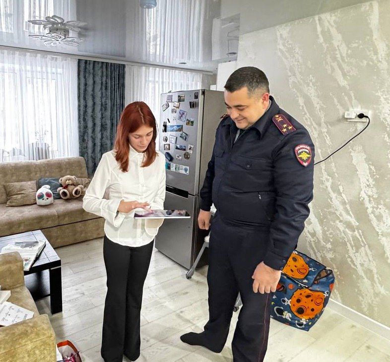 Транспортная полиция Донецка исполнила новогоднее желание дочери Героя ДНР в рамках акции «Ёлка желаний» Транспортная полиция Донецка исполнила новогоднее желание дочери Героя ДНР в рамках акции «Ёлка желаний»