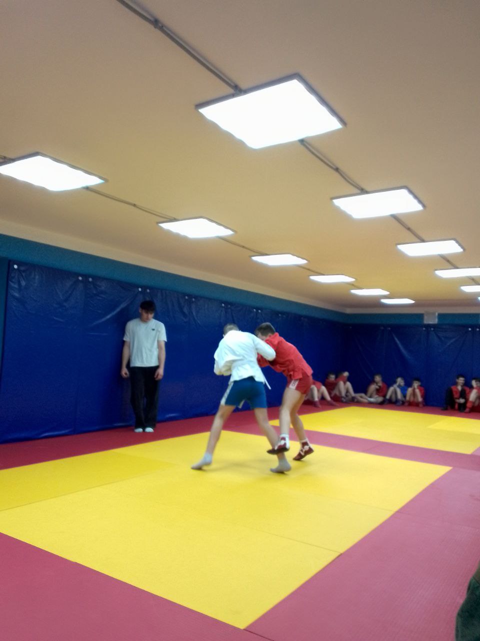 Первенство по дзюдо. В канун новогодних праздников, 29 декабря, состоялось первенство спортивной школы городского округа Енакиево по дзюдо Первенство по дзюдо. В канун новогодних праздников, 29 декабря, состоялось первенство спортивной школы городского округа Енакиево по дзюдо