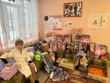 Фондом "Сердце" передана крупная партия подгузников, а также полотенца, игрушки и коляски в специализированный дом ребенка "Родничок" (г. Донецк), где воспитываются дети от рождения до четырех лет, лишенные родительской...