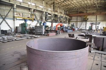 Восемь предприятий металлургической, машиностроительной, энергетической и полиграфической отраслей планируется запустить в ДНР в 2026 году