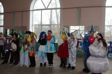 В городе Комсомольское прошла игровая развлекательная программа «Новогодняя встреча друзей»