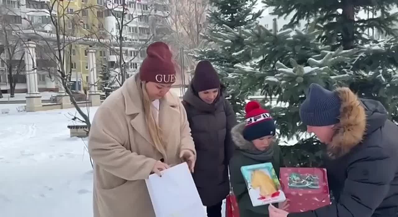 Павел Покровский исполнил новогодние мечты детей из Самарской области