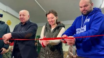 Уважаемая Анна Юрьевна!. От всей души поздравляем Вас с днем рождения! Желаем крепкого здоровья, силы духа, неиссякаемой энергии и новых побед во имя нашей страны и ее граждан