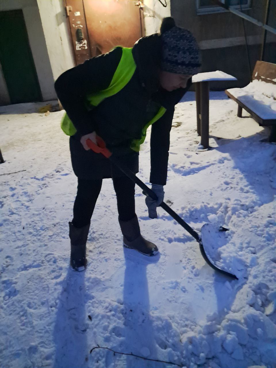 Зимнее содержание придомовых территорий Шахтерска 3 января Зимнее содержание придомовых территорий Шахтерска 3 января