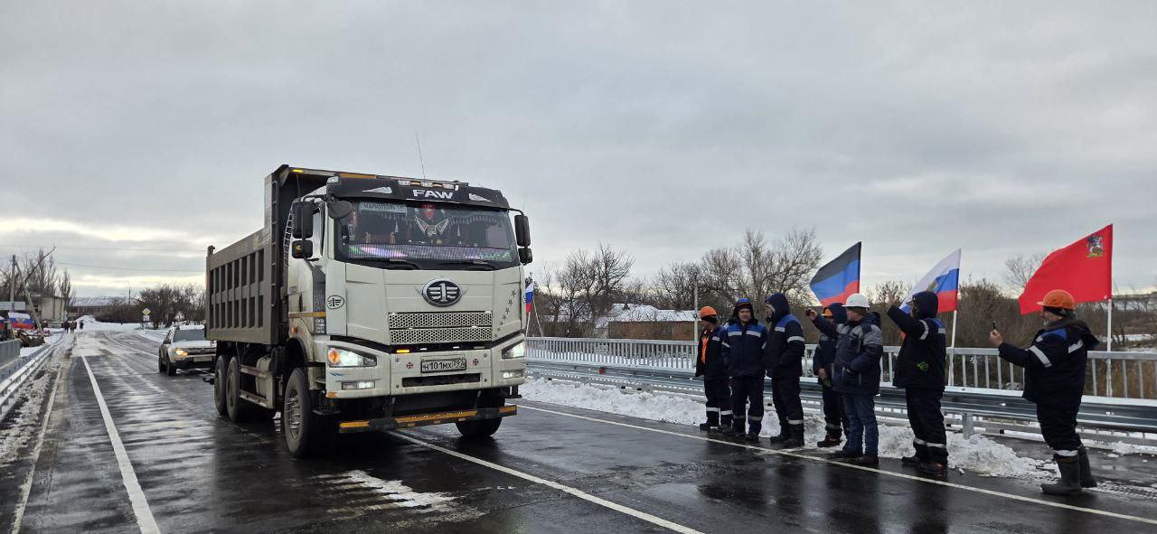 Василий Овчаров: Дорожники нашего шефа-региона Московской области восстановили три моста в Новоазовском муниципальном округе Василий Овчаров: Дорожники нашего шефа-региона Московской области восстановили три моста в Новоазовском муниципальном округе