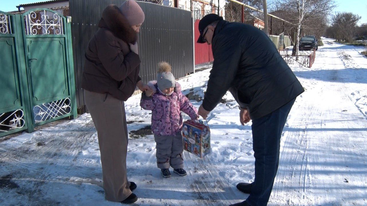 Василий Овчаров: Вдохновение добра: продолжение акции "Ёлка желаний" Василий Овчаров: Вдохновение добра: продолжение акции "Ёлка желаний"