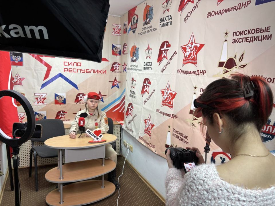 Внимание, дорогие друзья!. Юнкоры медиастудии «Центр» с волнением готовят для вас очередной свежий выпуск яркой и насыщенной рубрики «Диалог с лидером» На этот раз нашим гостем стал Лукьянов Сергей Дмитриевич – председатель...